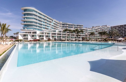Flamingos Condo | Condo Aria Ocean 411 by Kivoya