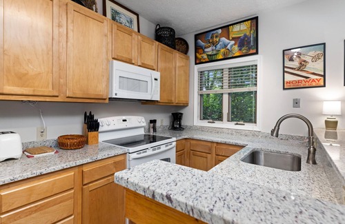 Wintergreen Apartment | Condo at Wintergreen Walk to Slope Pool Access