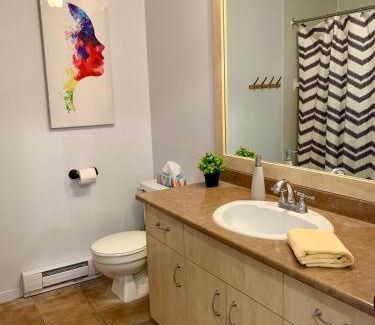 Magog Apartment | Condo Club Azur Plage Memphremagog