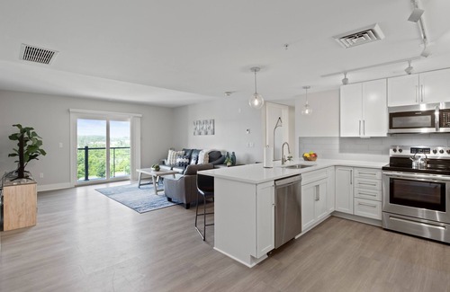 Canandaigua Condo | Condo| | Hot Tub | Pool | Restaurant | Canandaigua Lake