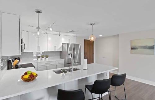 Canandaigua Condo | Condo| | Hot Tub | Pool | Restaurant | Canandaigua Lake