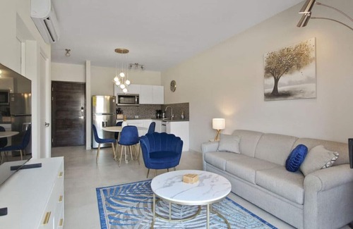 Gold Coast Apartment | Condo in Gold Coast with Resort Amenities - Blue Pearl by Bocobay
