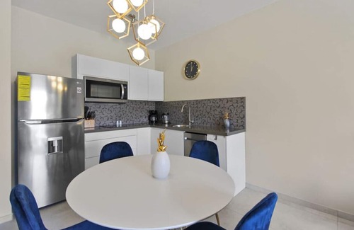 Gold Coast Apartment | Condo in Gold Coast with Resort Amenities - Blue Pearl by Bocobay