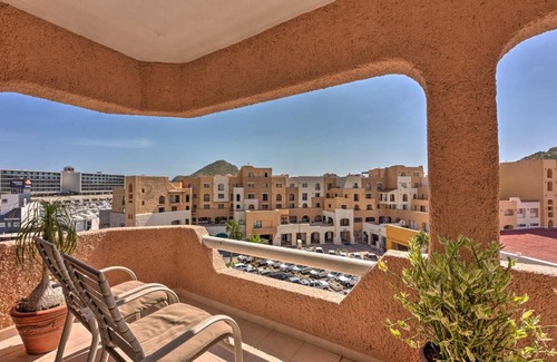 Centro Apartment | Condo in Plaza Nautica Less Than 1 Mile to The Arch!