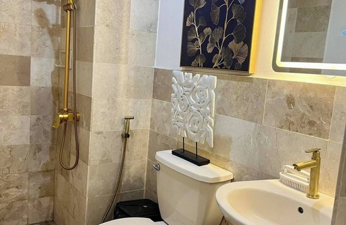Alabang House | Condo Near Airport Okada MOA w/60 inch smart TVnn