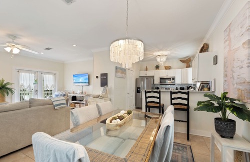 Ono Island Condo | Condo Oasis with Spectacular Pool, Minutes from the Beach: Captain's Chair