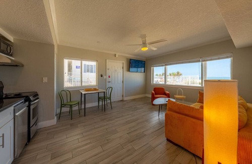 Belleair Beach Condo | Condo On The Beach - Heated Pool - Self Check-in