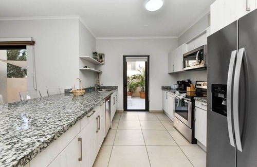 Gold Coast Condo | Condo. Private pool. 2 minutes to beaches by car