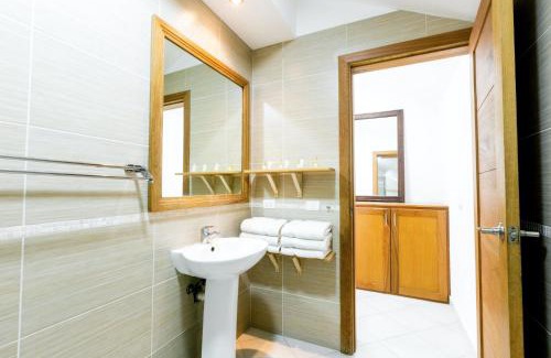 Bavaro Apartment | Condo queen bed