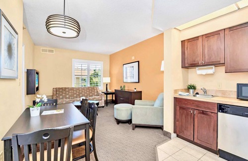 Florida Central Atlantic Coast Apartment | Condo w Hot Tub & Pool - Close to Universal Studio