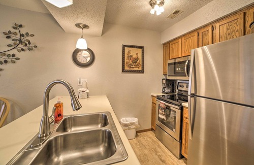 Notch Estates Condo | Condo w/Pool Access, 2 Mi to Silver Dollar City