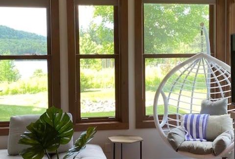 Lac Superieur Village House | Condo with breathtaking view of the lake