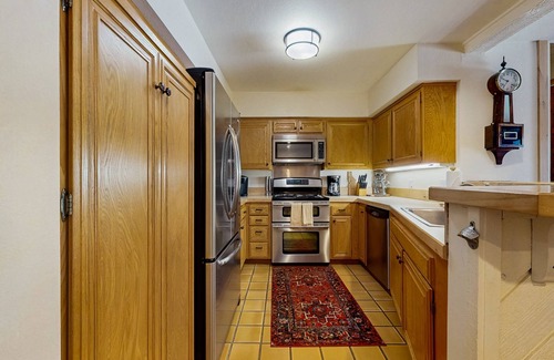 Elkhorn Village House | Condo with deck, fireplace, full kitchen, and mudroom area