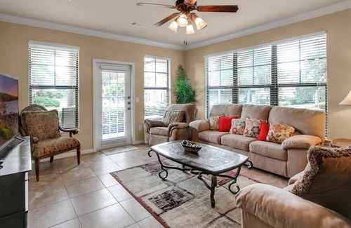 Wellington Condo | Condo with resort amenities for up to 6 guests - 15 min from Disney