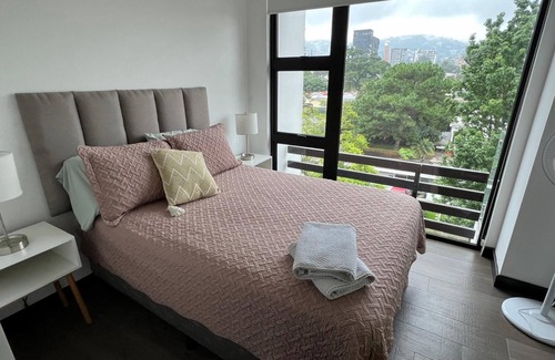Zona 15 Apartment | Condominio con estillo en area tranquilla y contemporania.