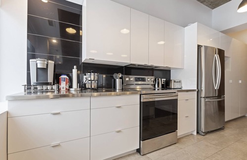 Plateau Mont Royal Condo | Condotel LeLuxe St-Denis St - mtlFlats