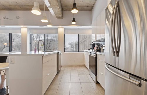 Plateau Mont Royal Condo | Condotel LeLuxe St-Denis St - mtlFlats
