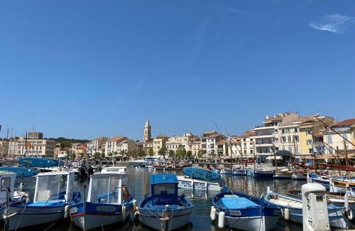 Sanary-sur-Mer Apartment | Confort absolu à Sanary, l'appart de la mer, tout à pied, le port, la plage, clim et garage
