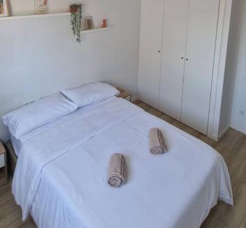 Sant Adria de Besos House | Confortable habitación doble - 1
