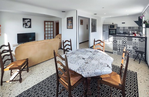 Berlou House | Confortable maison avec vue