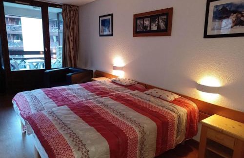 Brides-les-Bains Apartment | Confortable studio 2* avec balcon, double exposition et parking, proche du centre de Brides-les-Bains - FR-1-512-108