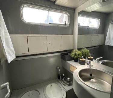 Barcelona Boat Rental | Confortable Yatch