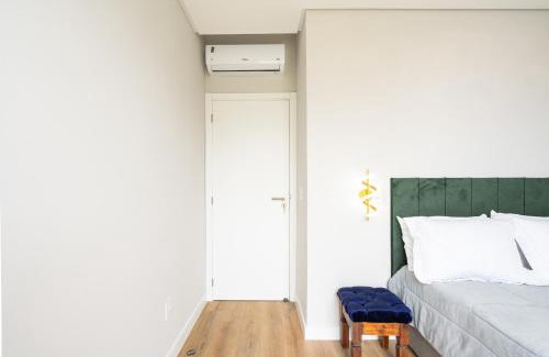 Barra Velha Apartment | Conforto e Estilo Vista para o Mar Hidromassagem Wi-Fi Ar Condicionado Vaga Privativa e a Passos da Praia