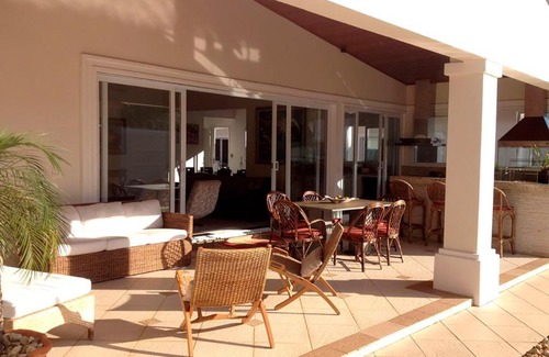 Jardim Virginia House | Conforto e lazer a 450 metros da Praia da Enseada