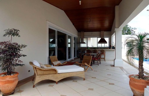 Jardim Virginia House | Conforto e lazer a 450 metros da Praia da Enseada