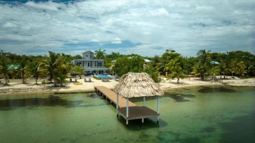 Placencia Apartment | Conmigo Villas - 6 Bedroom Beachfront with Pool
