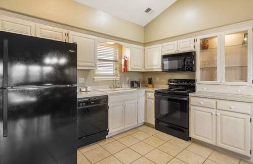Branson West Condo | Connecting Fully-Equipped Condo & Suite with Kitchenette