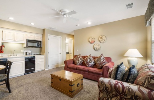 Branson West Condo | Connecting Fully-Equipped Condo & Suite with Kitchenette