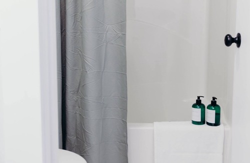 Byrdstown Hotel | Conner Room Lakeside Inn at Dale Hollow - newly renovated near Dale Hollow Lake!