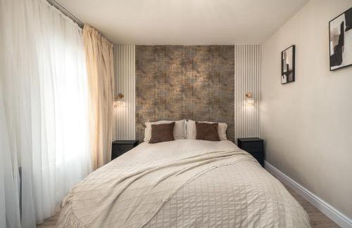 Belfast House | Connsbrook House- Stylish 2 Bed NITB approved close to city