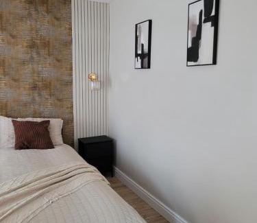 Belfast House | Connsbrook House- Stylish 2 Bed NITB approved close to city
