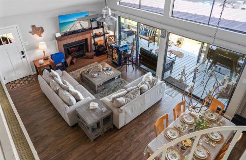 Montgomery Ski Chalet | Conroe Lakefront Cottage