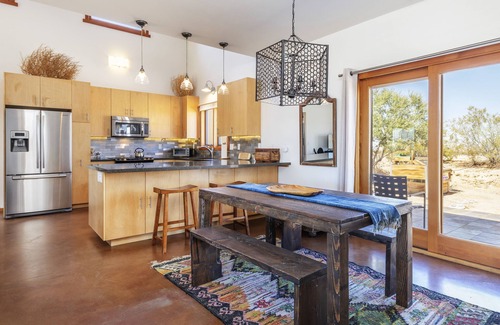 Joshua Tree House | 🌵Constellation Compound - Your own private 10 acres w/Hot Tubs, BBQ, Fire Pits & POOL! 🌵