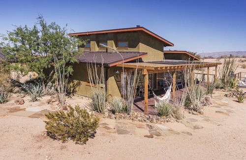 Joshua Tree House | 🌵Constellation Compound - Your own private 10 acres w/Hot Tubs, BBQ, Fire Pits & POOL! 🌵