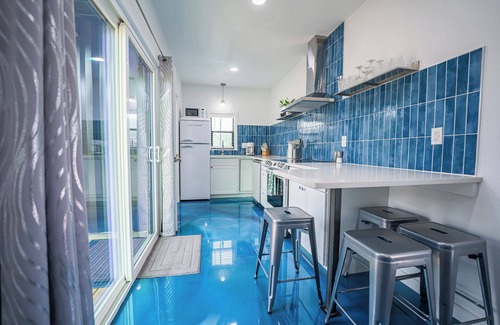 New Braunfels Cabin | Contained in Gruene River Theme. 5 minutes to Gruene Hall