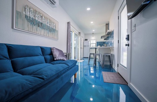 New Braunfels Cabin | Contained in Gruene River Theme. 5 minutes to Gruene Hall