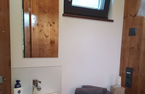 Scheuerfeld House | Container Tiny House mit Parkplatz, Glasfaser, Netflix, Veranda