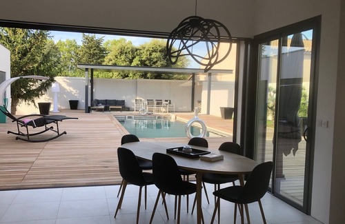 Montaren-et-Saint-Mediers House | Contemporary Californian style villa