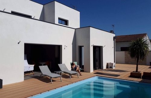 Saint-Sulpice-de-Royan House | Contemporary villa with heated pool
