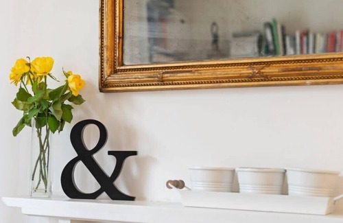 Askew Apartment | Contemporary 1 Bedroom Apartment in Hammersmith