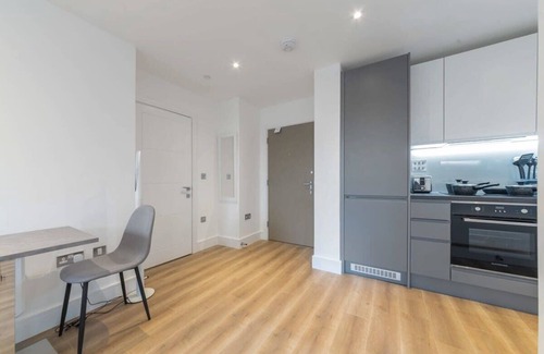East Grinstead Apartment | Contemporary 1 Bedroom Apartment in East Grinstead