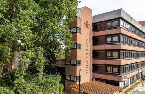 East Grinstead Apartment | Contemporary 1 Bedroom Apartment in East Grinstead