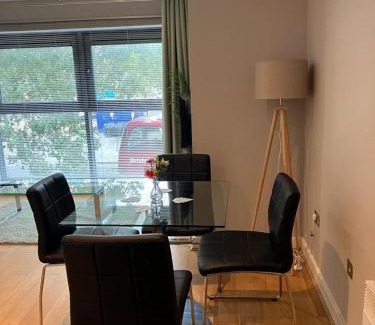 Bristol Floating Harbour Apartment | Contemporary 1BD Flat - Bristol City Centre!
