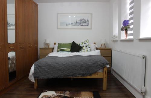 West Thurrock House | Contemporary 2 bed house with Parking