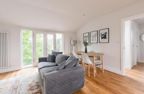 Lewisham Apartment | Contemporary 2 Bed Loft Honor Oak, London Apt