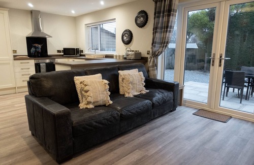 Hereford House | Contemporary 2 bed renovation with parking & garden